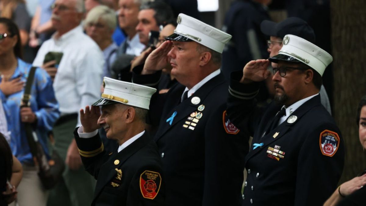 أمريكيون يحيون ذكرى هجمات 11 سبتمبر وسط أجواء من الحزن 6 أمريكيون يحيون ذكرى هجمات 11 سبتمبر وسط أجواء من الحزن