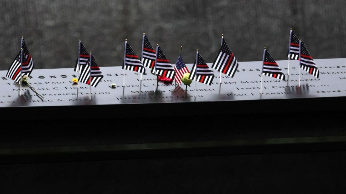 أمريكيون يحيون ذكرى هجمات 11 سبتمبر وسط أجواء من الحزن 8 أمريكيون يحيون ذكرى هجمات 11 سبتمبر وسط أجواء من الحزن