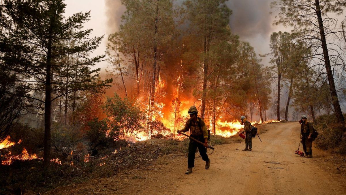 حرائق كاليفورنيا تتمدد إلى جبال في وسط الولاية الأمريكية