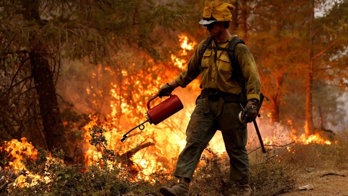 حرائق كاليفورنيا تتمدد إلى جبال في وسط الولاية الأمريكية