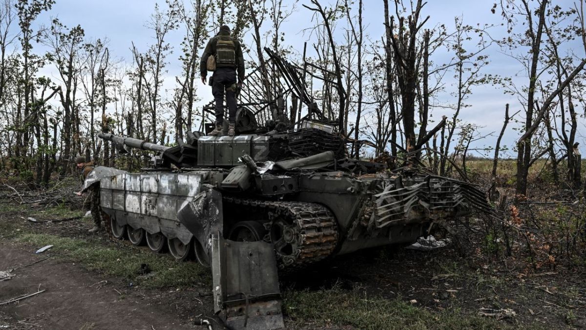 ترسانة من الذخيرة.. روسيا تخسر قاعدة إمدادها اللوجستي شرق أوكرانيا 2 ترسانة من الذخيرة.. روسيا تخسر قاعدة إمدادها اللوجستي شرق أوكرانيا