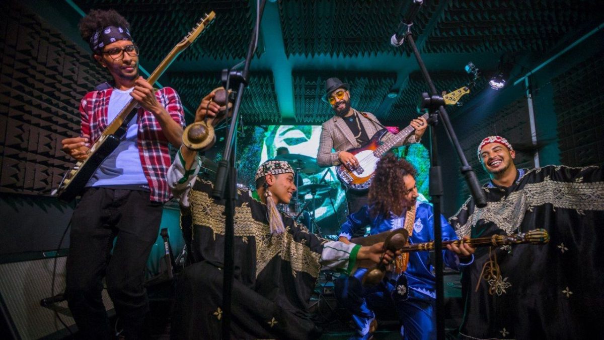 هند النعيرة.. شابة تألقت في أداء عروض فن "كناوة" في المغرب