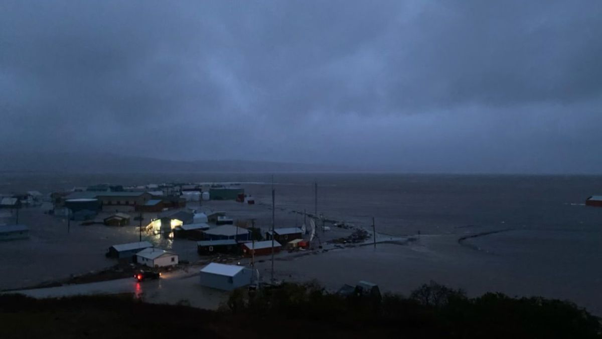 عاصفة نادرة تضرب ألاسكا