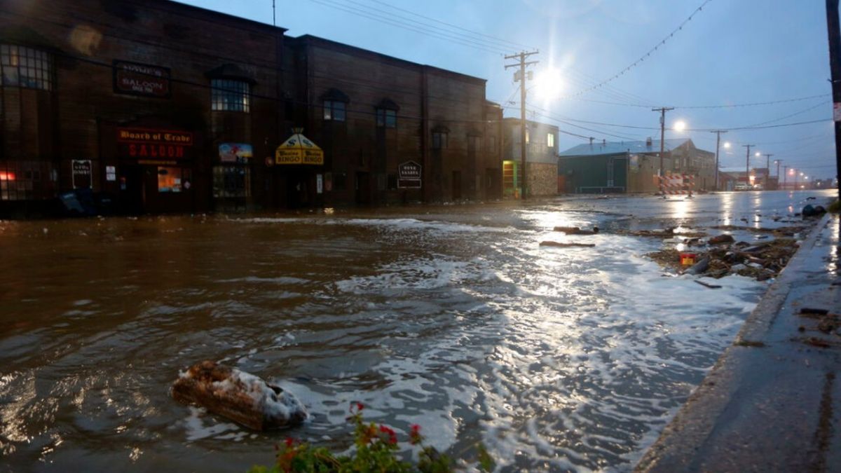 عاصفة نادرة تضرب ألاسكا