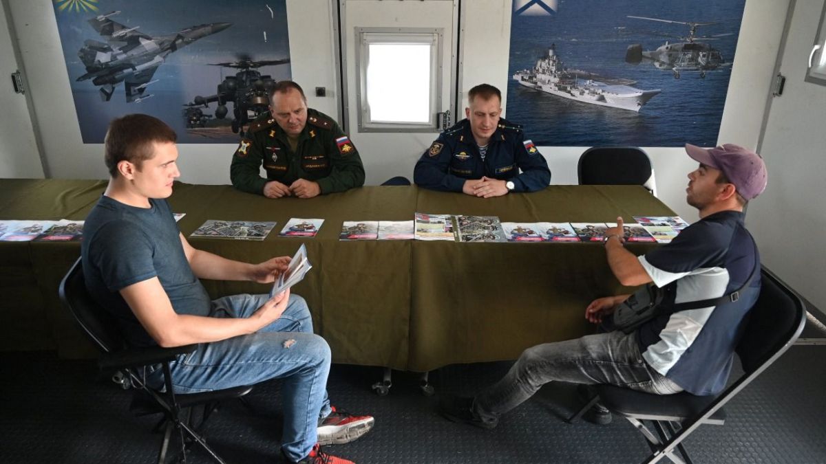 تجنيد علني في روسيا للقتال بأوكرانيا.. الجيش يغري المواطنين بالأموال