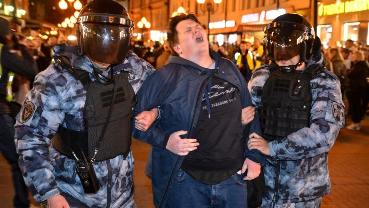 ليلة الأربعاء السوداء في روسيا.. بوتين يفقد السيطرة وقواته أيضا