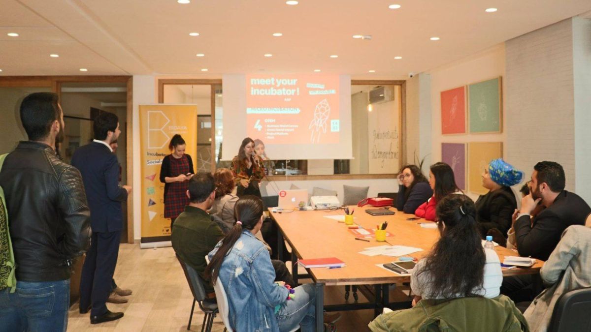 حاضنات الأعمال.. مساحة لتطوير مشاريع المقاولين الشباب في المغرب
