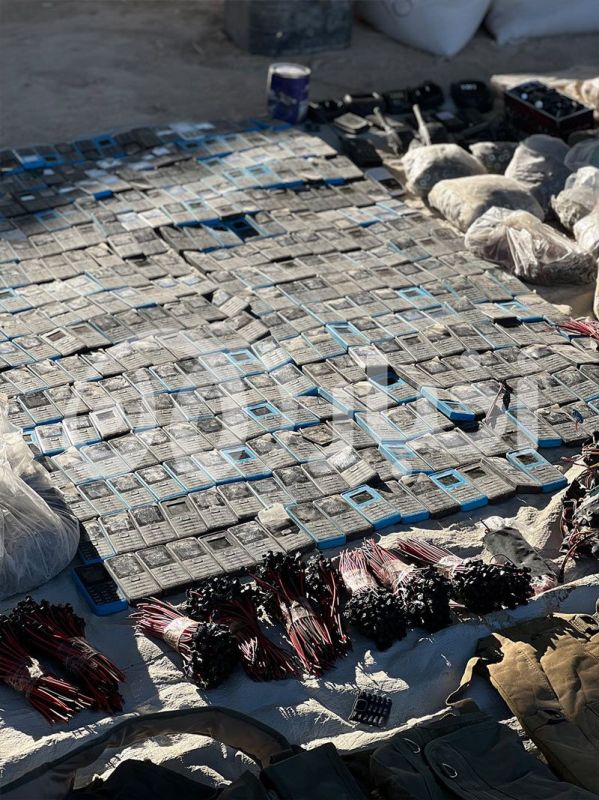 صواريخ محمولة على الكتف وكميات هائلة من الأسلحة والذخائر.. إحباط عملية ضخمة لداعش قرب مخيم الهول 1 صواريخ محمولة على الكتف وكميات هائلة من الأسلحة والذخائر.. إحباط عملية ضخمة لداعش قرب مخيم الهول