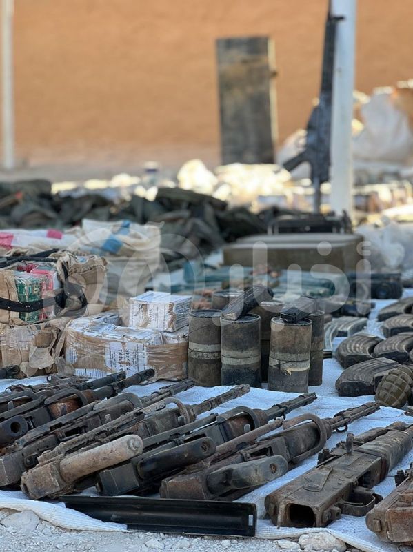 صواريخ محمولة على الكتف وكميات هائلة من الأسلحة والذخائر.. إحباط عملية ضخمة لداعش قرب مخيم الهول 4 صواريخ محمولة على الكتف وكميات هائلة من الأسلحة والذخائر.. إحباط عملية ضخمة لداعش قرب مخيم الهول