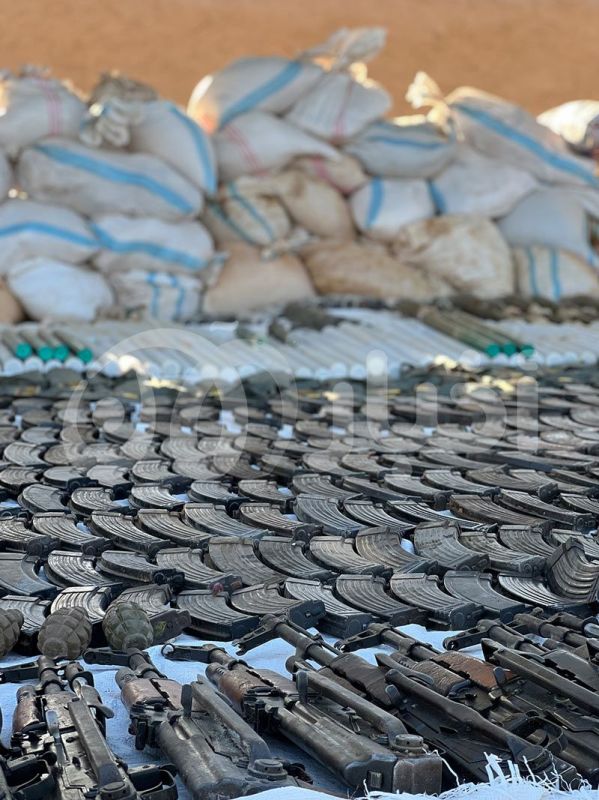 صواريخ محمولة على الكتف وكميات هائلة من الأسلحة والذخائر.. إحباط عملية ضخمة لداعش قرب مخيم الهول 5 صواريخ محمولة على الكتف وكميات هائلة من الأسلحة والذخائر.. إحباط عملية ضخمة لداعش قرب مخيم الهول