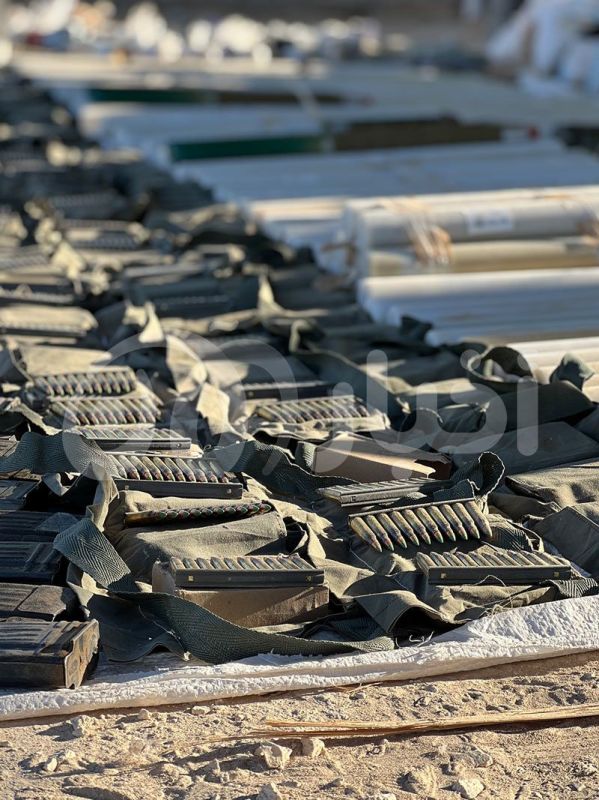 صواريخ محمولة على الكتف وكميات هائلة من الأسلحة والذخائر.. إحباط عملية ضخمة لداعش قرب مخيم الهول 6 صواريخ محمولة على الكتف وكميات هائلة من الأسلحة والذخائر.. إحباط عملية ضخمة لداعش قرب مخيم الهول