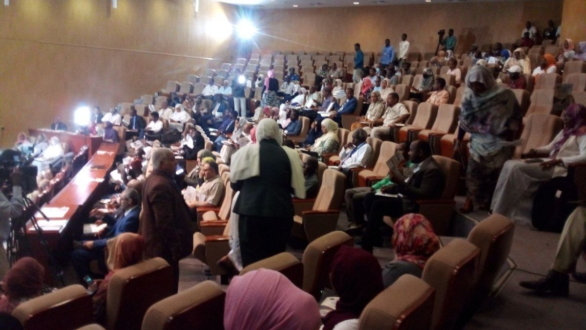 جامعة السودان العالمية تنظم مؤتمراً لمناقشة الأزمة المناخية في السودان وأفريقيا 2 جامعة السودان العالمية تنظم مؤتمراً لمناقشة الأزمة المناخية في السودان وأفريقيا