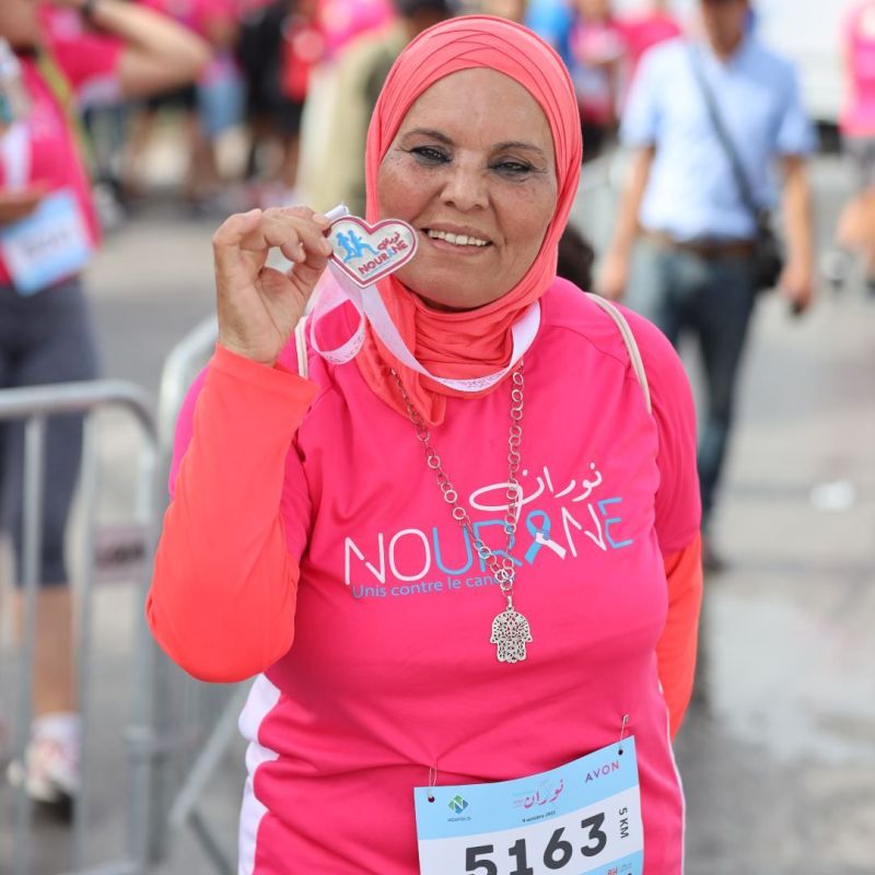 مريم قلال.. سيدة تونسية تغلبت على سرطان الثدي بريشتها وألوانها الزيتية 2 مريم قلال.. سيدة تونسية تغلبت على سرطان الثدي بريشتها وألوانها الزيتية