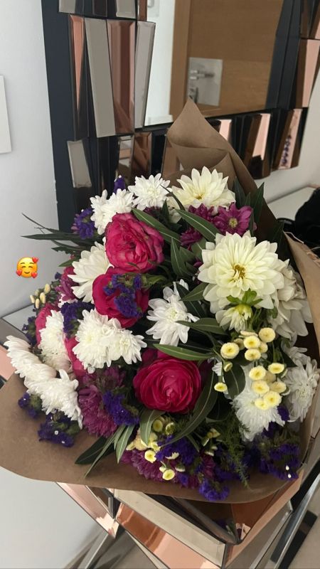 معتصم النهار يتلقى باقة ورد.. ولماذا أنس حزين؟ 1 معتصم النهار يتلقى باقة ورد.. ولماذا أنس حزين؟