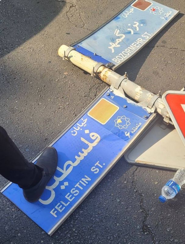 ١٠ رسوم كاريكاتير تكشف أزمة قيادة تنظيم القاعدة بعد الظواهري 7 ١٠ رسوم كاريكاتير تكشف أزمة قيادة تنظيم القاعدة بعد الظواهري