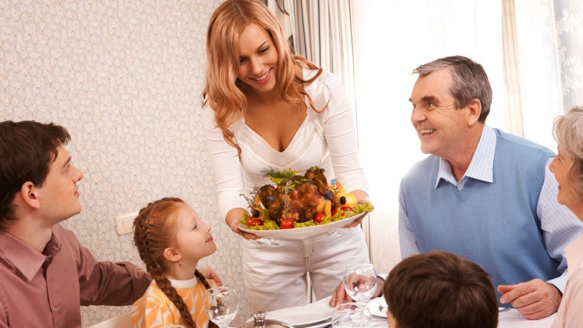 وجبة العشاء.. كيف تحفز الجوع وتفاقم السمنة؟ 6 وجبة العشاء.. حقائق ينبغي معرفتها