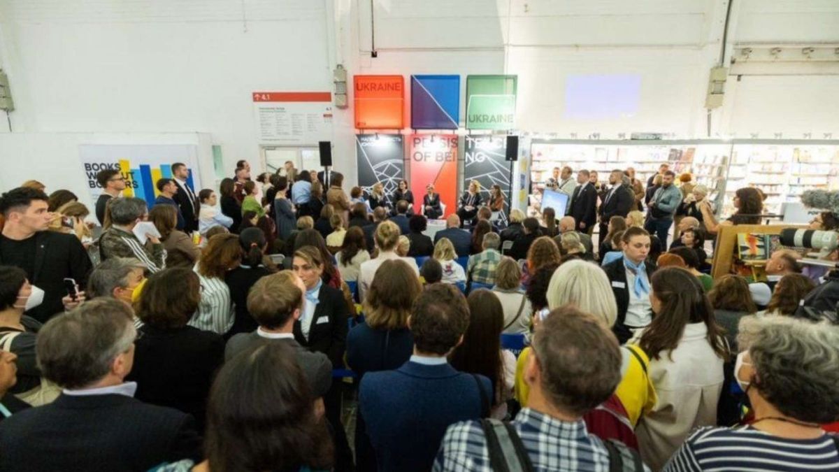 السيدة الأولى لأوكرانيا تقدم مشروعين في أكبر معرض للكتاب في العالم 2 السيدة الأولى لأوكرانيا تقدم مشروعين في أكبر معرض للكتاب في العالم
