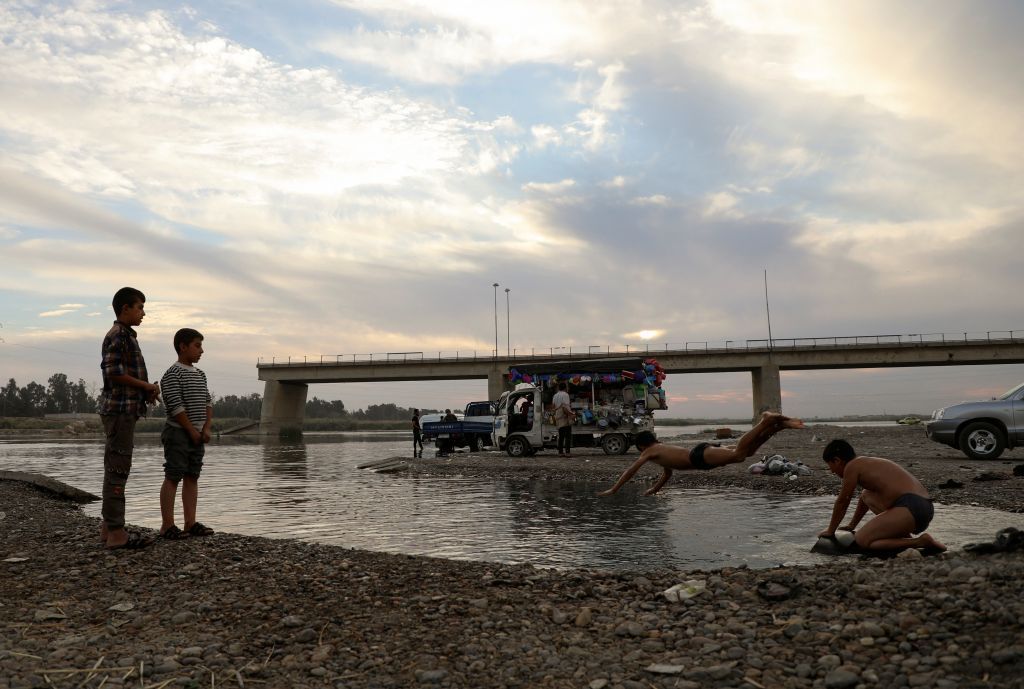 بعد 1800 يوما.. مدينة الرقة تعرف طريق الحياة