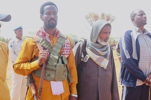 المدنيون في الصومال يحملون السلاح ضد جماعة الشباب الإرهابية