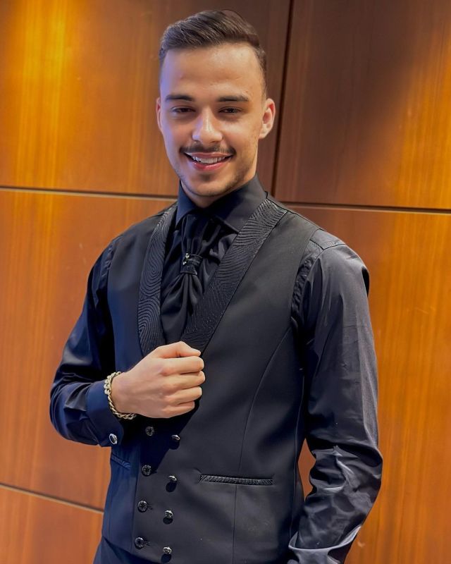 بعد حصوله على جائزة تكريمية.. أخبار الآن تلتقي حسام السيلاوي في بيروت