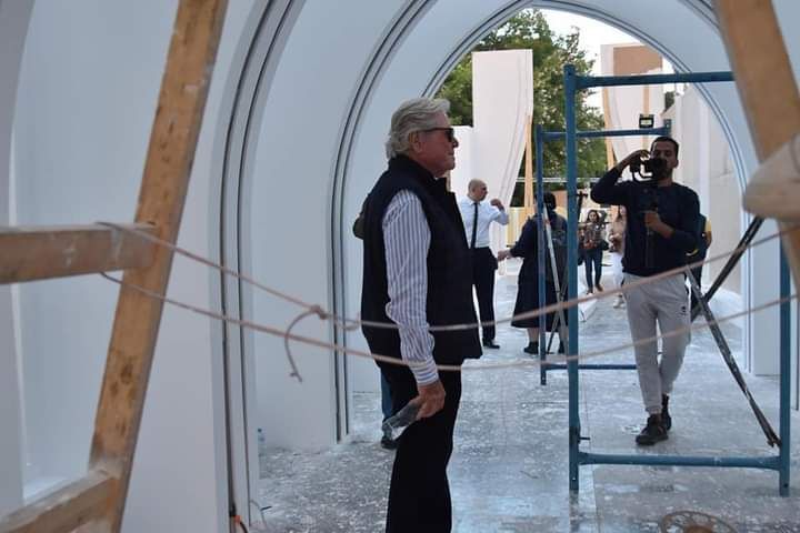 حسين فهمي يشرف على الاستعدادات النهائية لمهرجان القاهرة السينمائي