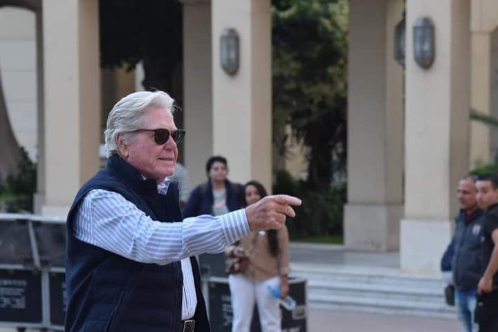 حسين فهمي يشرف على الاستعدادات النهائية لمهرجان القاهرة السينمائي