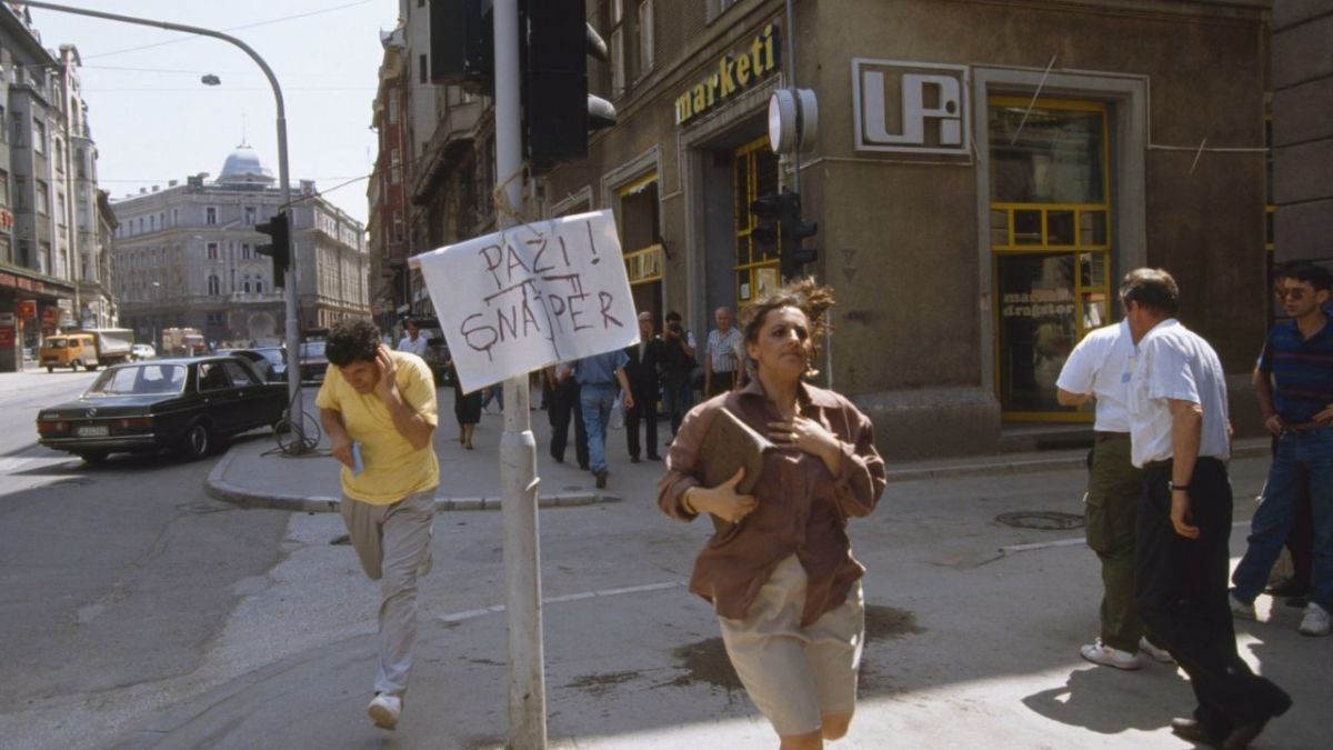 "سفاري سراييفو" فيلم يروي قصة أثرياء دفعوا المال لاصطياد البشر في الحرب البوسنية