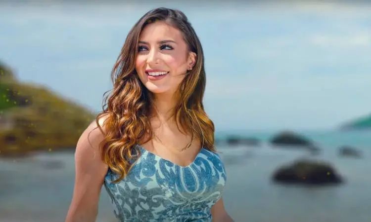 الفنانة جنات