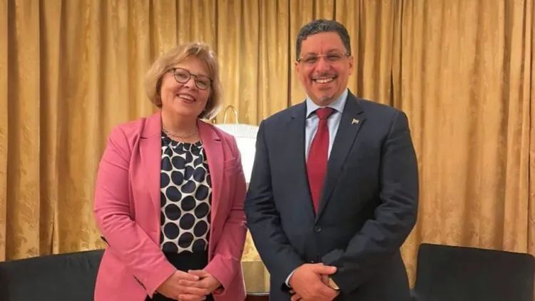 اليمن تعلن ضبط سفينة تهريب 9 أشخاص في طريقها للحوثيين