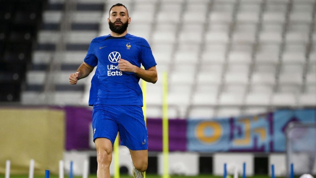 بنزيما يصاب في تمارين فرنسا ويثير القلق بشأن مشاركته في المونديال 1 اللاعب كريم بنزيما.(أ ف ب)
