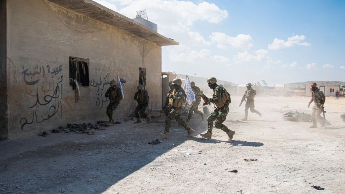 "لم يبقوا لنا خيارا لنطعم أطفالنا الخبز إلا الانتساب" سوري متحدثا عن هيئة تحرير الشام في إدلب 2 "لم يبقوا لنا خيارا لنطعم أطفالنا الخبز إلا الانتساب" سوري متحدثا عن هيئة تحرير الشام في إدلب