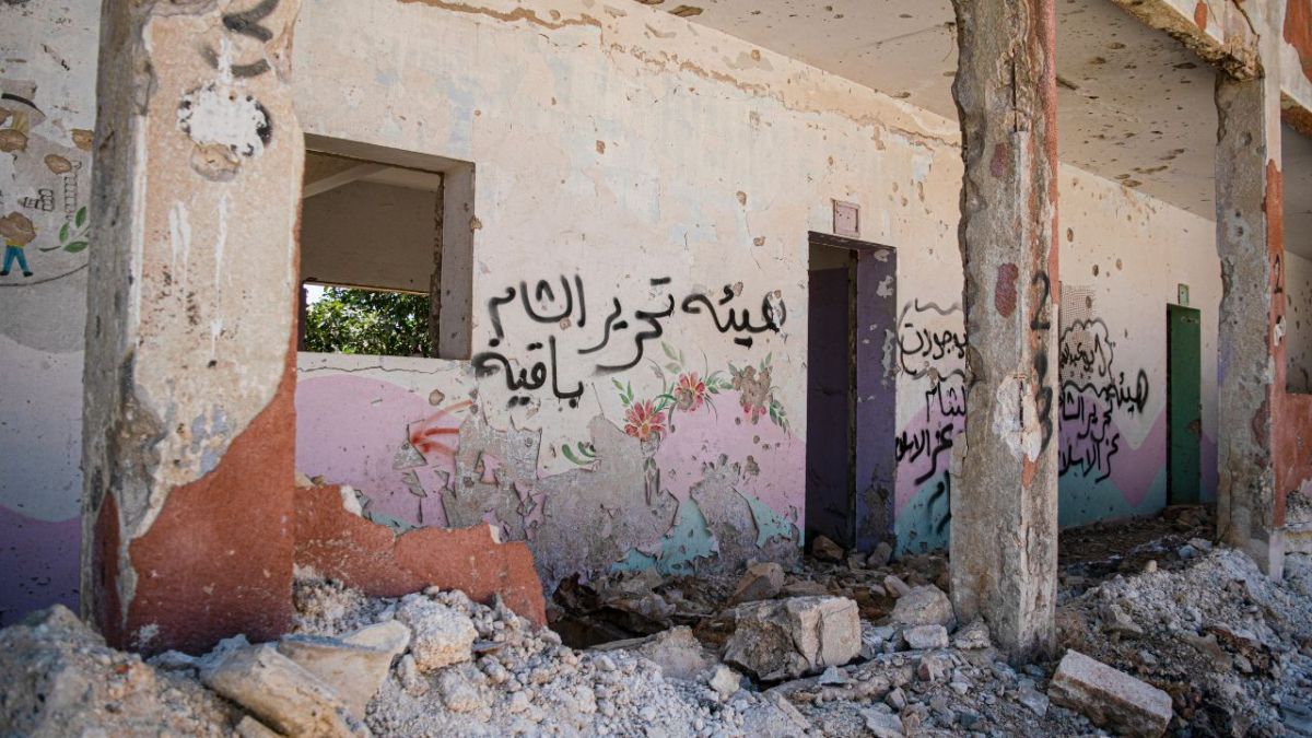 "لم يبقوا لنا خيارا لنطعم أطفالنا الخبز إلا الانتساب" سوري متحدثا عن هيئة تحرير الشام في إدلب 4 "لم يبقوا لنا خيارا لنطعم أطفالنا الخبز إلا الانتساب" سوري متحدثا عن هيئة تحرير الشام في إدلب