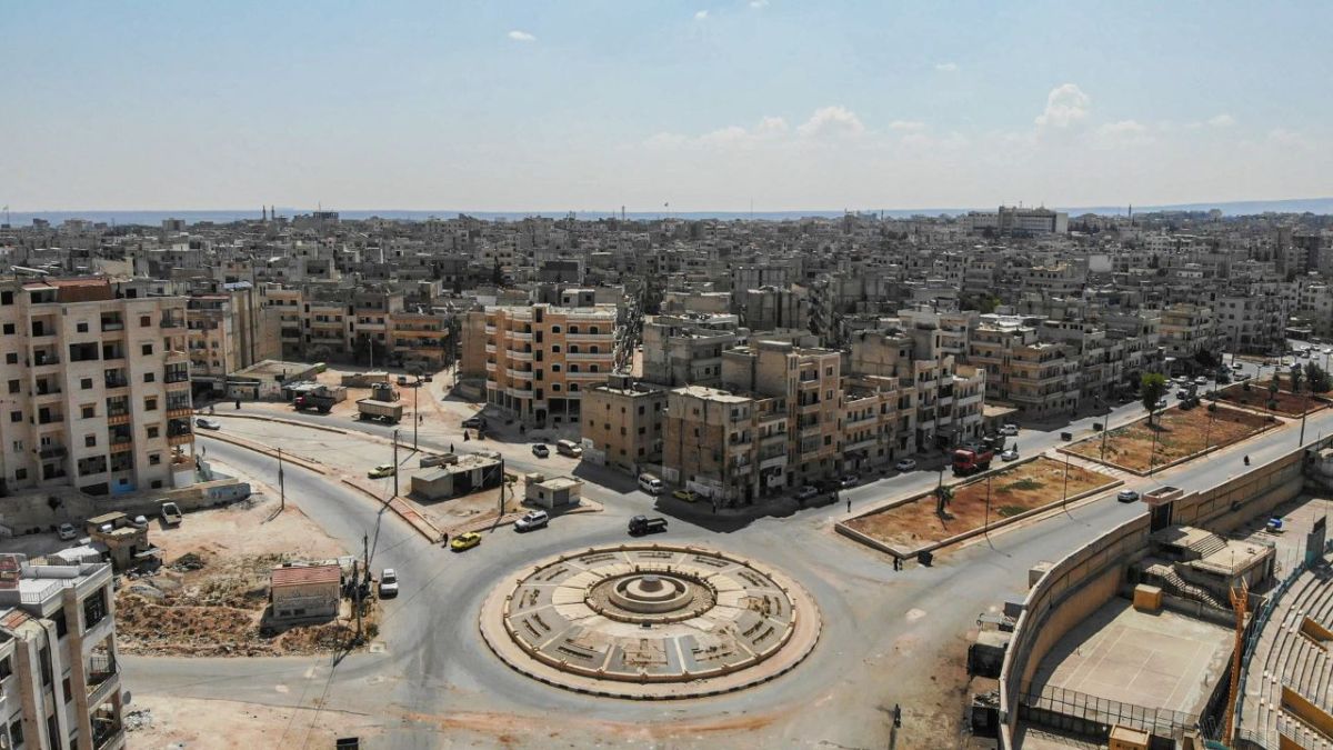 "لم يبقوا لنا خيارا لنطعم أطفالنا الخبز إلا الانتساب" سوري متحدثا عن هيئة تحرير الشام في إدلب 8 "لم يبقوا لنا خيارا لنطعم أطفالنا الخبز إلا الانتساب" سوري متحدثا عن هيئة تحرير الشام في إدلب