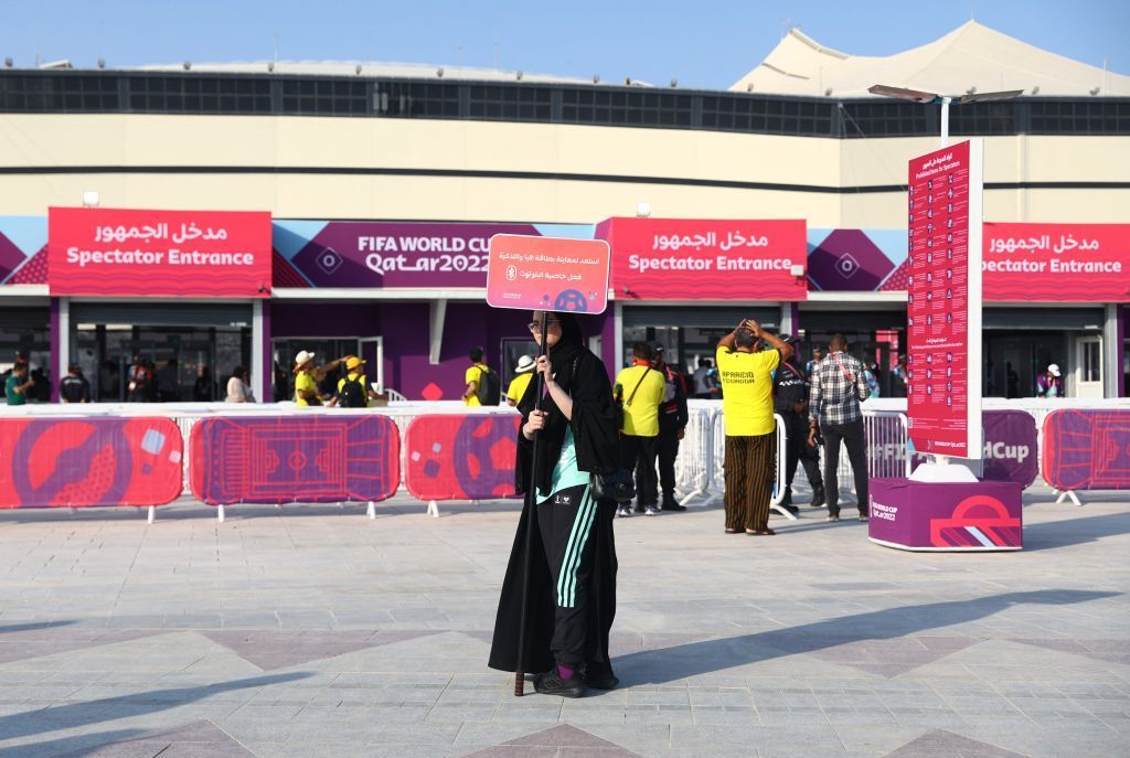 توافد الجماهير إلى ستاد البيت استعداداً لانطلاق كأس العالم (صور)