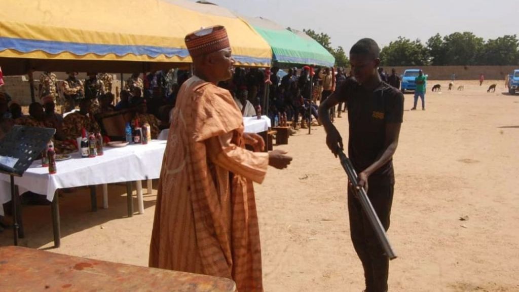 الجيش يدرب 40 من حراس الأمن لحماية معسكر النازحين في بورنو