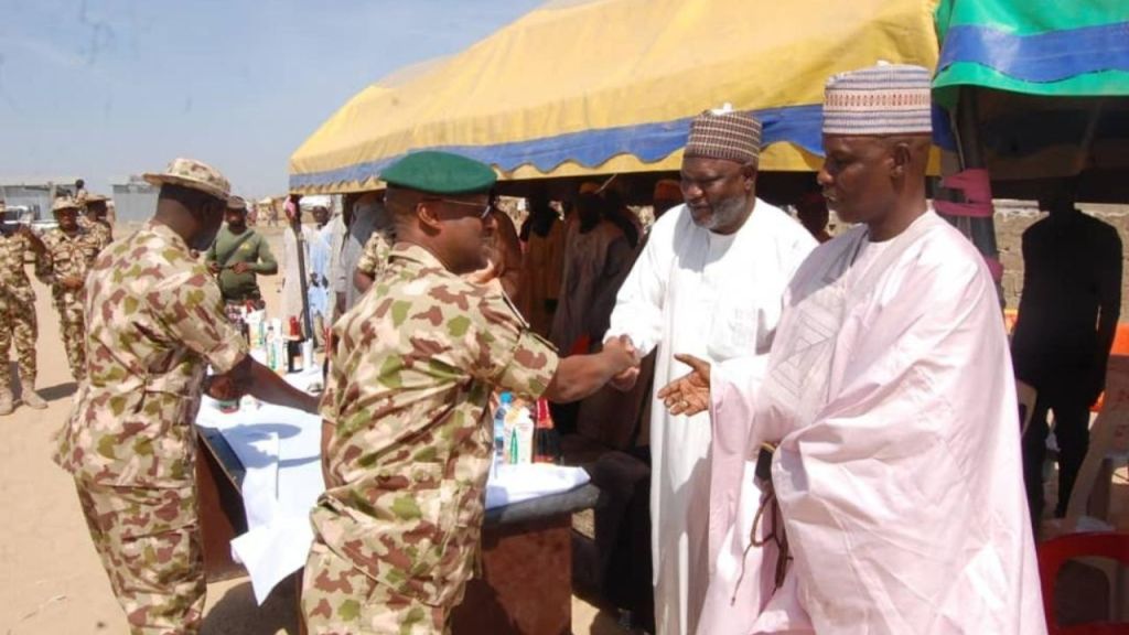 الجيش يدرب 40 من حراس الأمن لحماية معسكر النازحين في بورنو