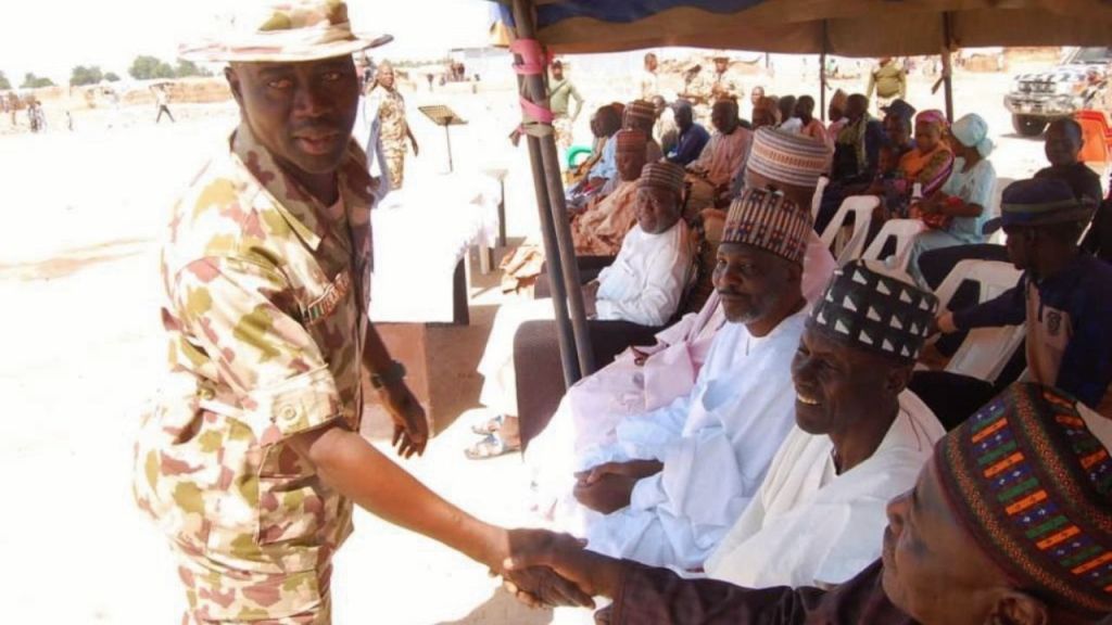 الجيش يدرب 40 من حراس الأمن لحماية معسكر النازحين في بورنو