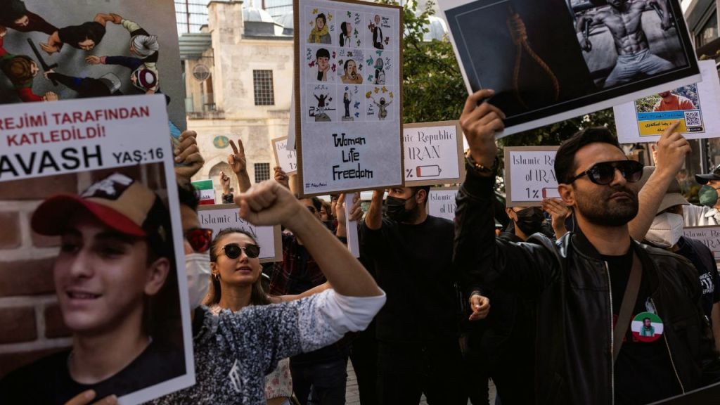 الطفل "كيان بيرفالاك" يُقلب العالم على النظام الإيراني 1 الطفل "كيان بيرفالاك" يُقلب العالم على النظام الإيراني