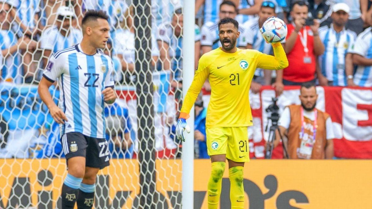 محمد العويس.. الأفضل في مواجهة السعودية والأرجنتين