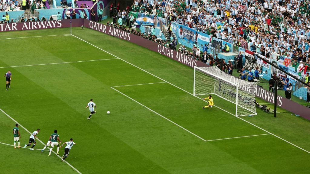 المنتخب السعودي يكتب التاريخ في كأس العالم بفوزه الأسطوري على الأرجنتين 2 فوز المنتخب السعودي على الأرجنتين
