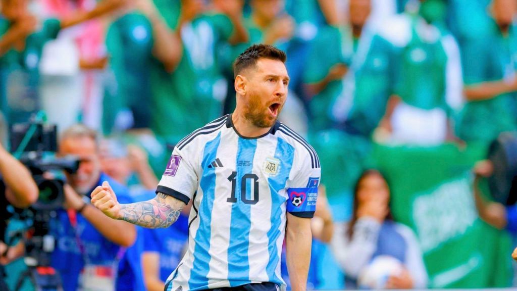 المنتخب السعودي يكتب التاريخ في كأس العالم بفوزه الأسطوري على الأرجنتين 3 فوز المنتخب السعودي على الأرجنتين