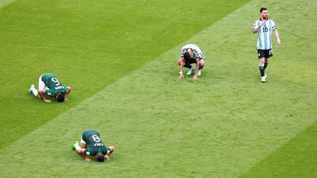 أبرز اللقطات الحماسية بعد فوز المنتخب السعودي على غريمه الأرجنتيني