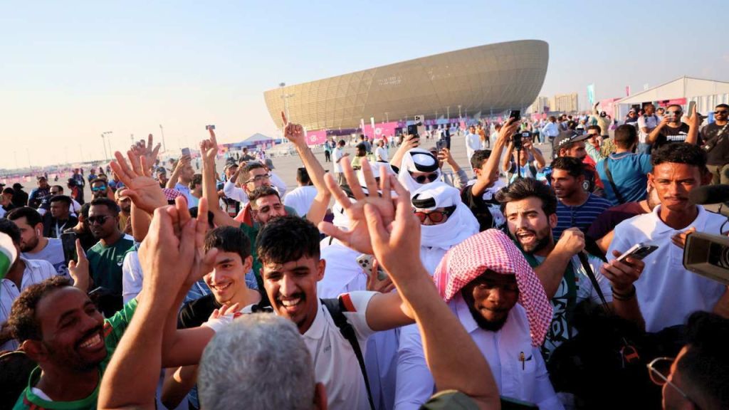 المنتخب السعودي يكتب التاريخ في كأس العالم بفوزه الأسطوري على الأرجنتين 6 فوز المنتخب السعودي على الأرجنتين