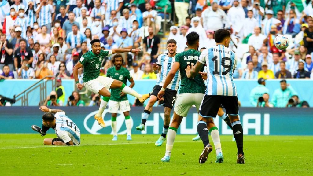 المنتخب السعودي يكتب التاريخ في كأس العالم بفوزه الأسطوري على الأرجنتين 7 فوز المنتخب السعودي على الأرجنتين
