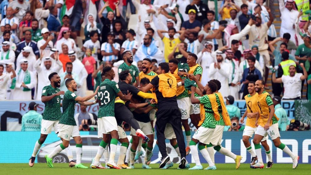 أبرز اللقطات الحماسية بعد فوز المنتخب السعودي على غريمه الأرجنتيني