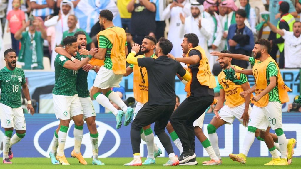 المنتخب السعودي يكتب التاريخ في كأس العالم بفوزه الأسطوري على الأرجنتين 8 فوز المنتخب السعودي على الأرجنتين