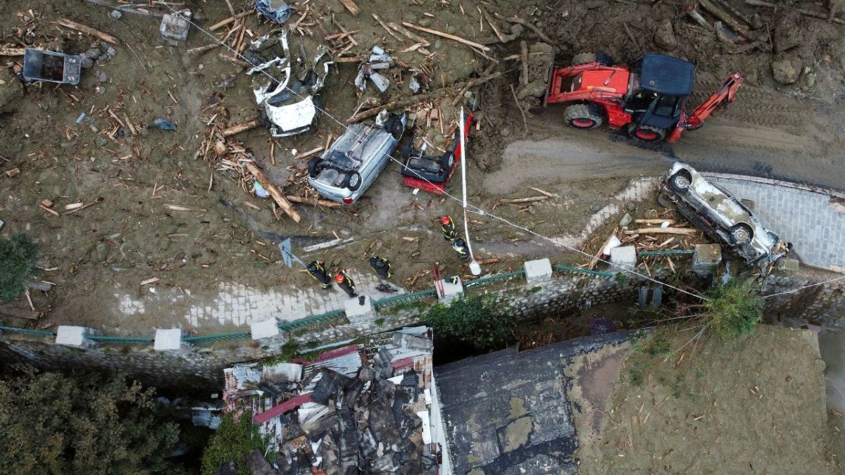 إعلان حال الطوارئ في جزيرة إيسكيا الإيطالية بعد انزلاق التربة