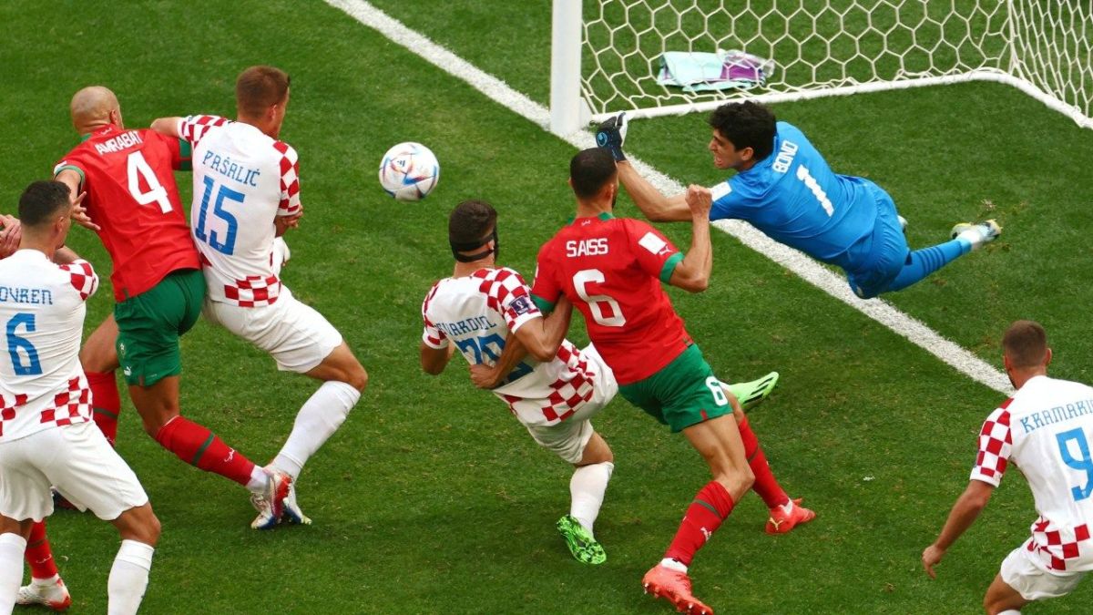 حضر النشيد الوطني ثم غادر الملعب.. الكشف عن سبب استبدال ياسين بونو أمام بلجيكا 1 حضر النشيد الوطني ثم غادر الملعب.. الكشف عن سبب استبدال ياسين بونو أمام بلجيكا