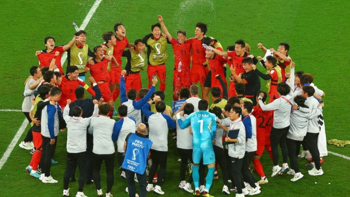 بالصور.. أفراح جنونية لنجوم كوريا الجنوبية عقب الفوز على البرتغال