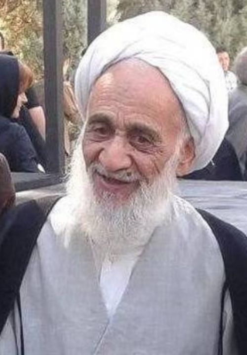 تاريخ حافل بالمعارضة.. من هي شقيقة خامنئي التي تبرأت منه؟